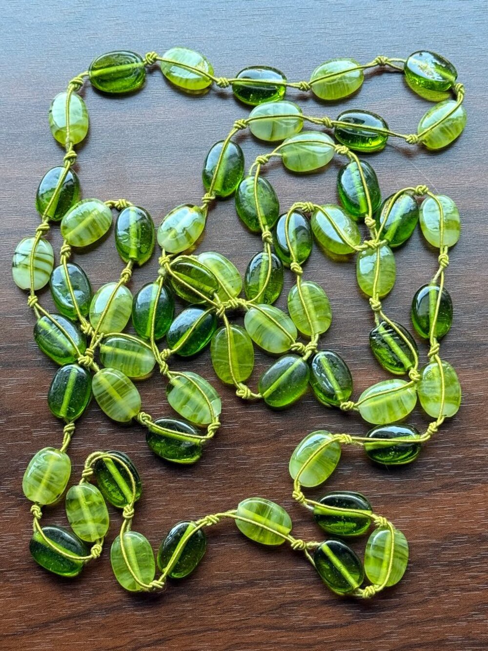 Vintage Green Glass Knotted Bead Necklace - Picture 3 of 3